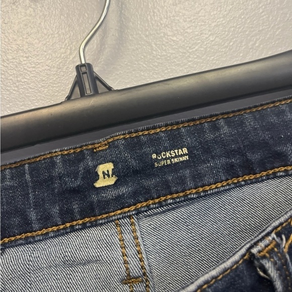 0224-18 Old Navy Rockstar Super Skinny - Picture 2 of 3